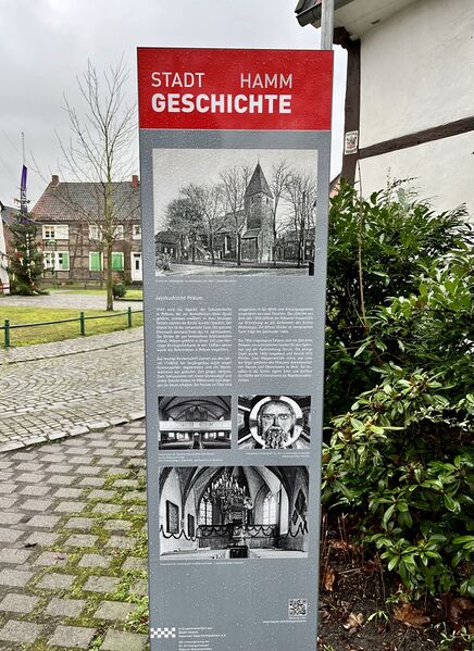 Datei:Stele Jacobuskirche Vollansicht.jpg