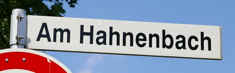 Straßenschild Am Hahnenbach