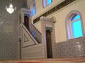 eine der beiden Kanzeln im Inneren der Moschee
