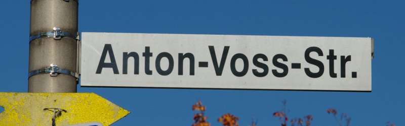 Datei:Strassenschild Anton Voss Strasse.jpg