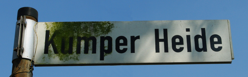 Datei:Strassenschild Kumper Heide.jpg