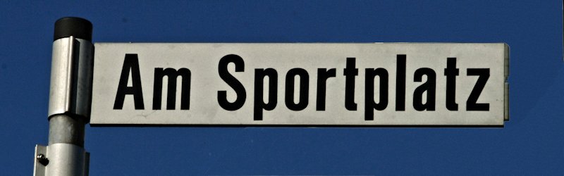Datei:Strassenschild Am Sportplatz.jpg