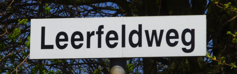Datei:Strassenschild Leerfeldweg.jpg