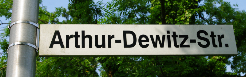 Datei:Strassenschild Arthur Dewitz Strasse.jpg