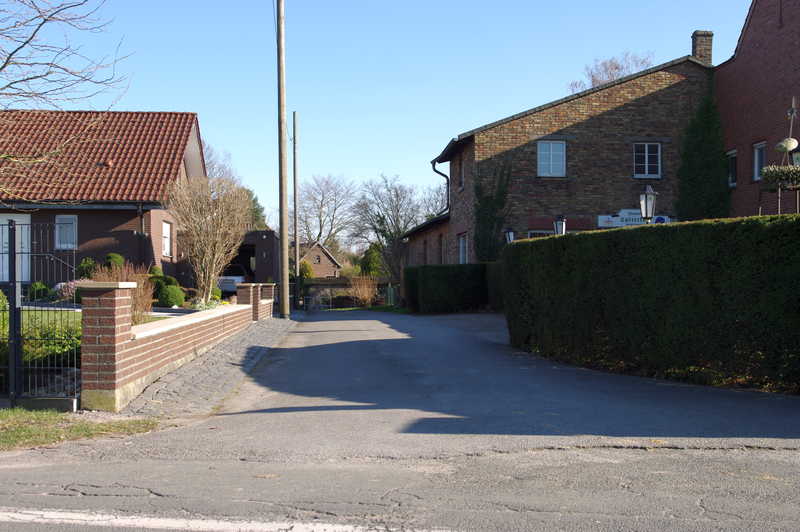 Datei:Strasse RH151.jpg