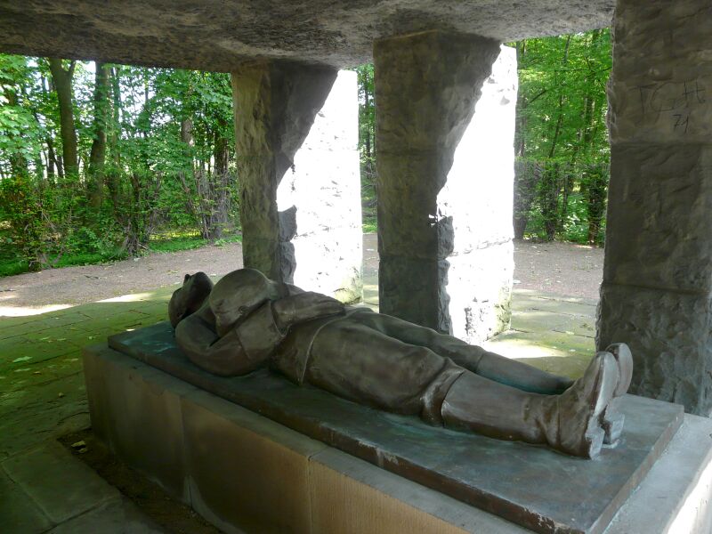 Datei:Ostenallee Soldatenehrenmal 04.jpg