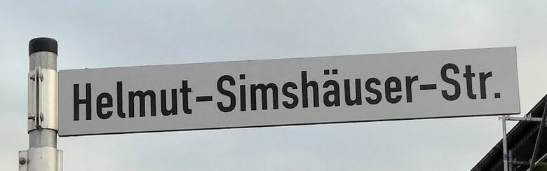 Straßenschild Helmut-Simshäuser-Straße