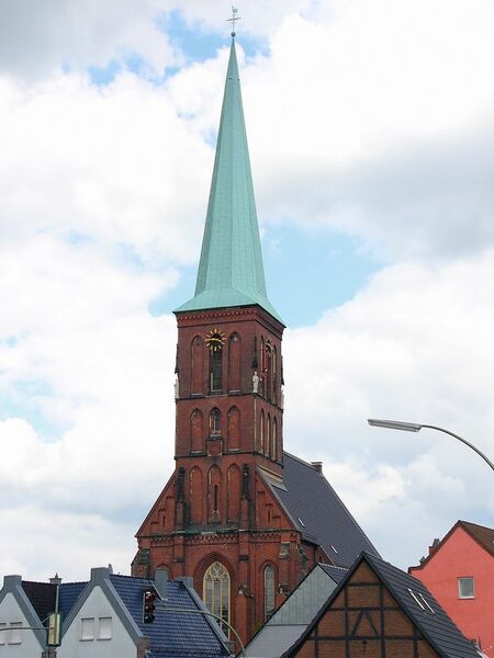 Datei:Kirche am Pankratiusplatz (Hamm).jpg