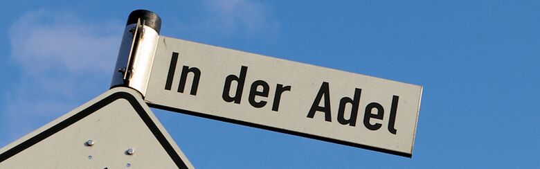 Straßenschild In der Adel