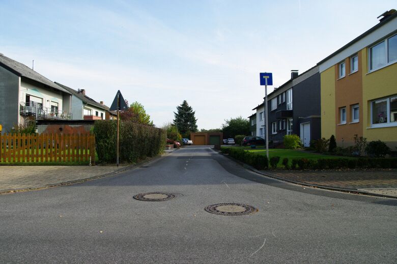 Hahnenfußweg von der Kölnischen Straße aus