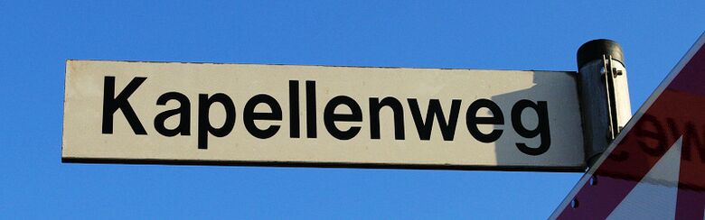 Straßenschild Kapellenweg
