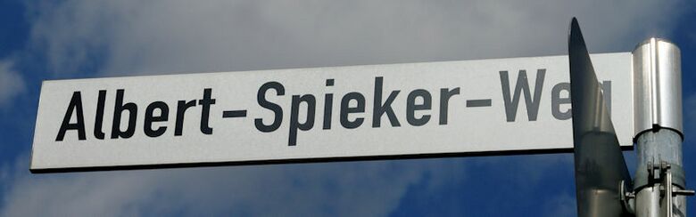 Straßenschild Albert-Spieker-Weg