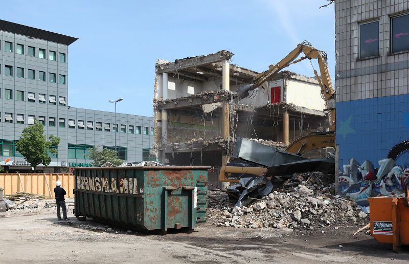 Datei:Kaufhalle Abriss 05 05 1.jpg