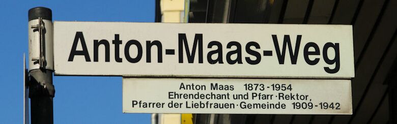 Straßenschild Anton-Maas-Weg