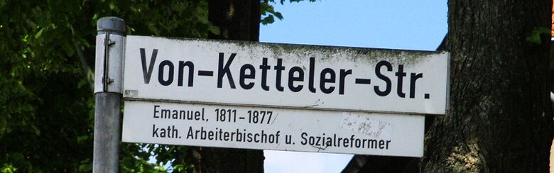 Straßenschild Von-Ketteler-Straße