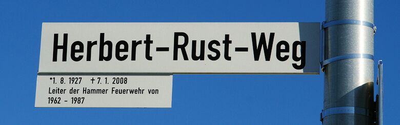Straßenschild Herbert-Rust-Weg