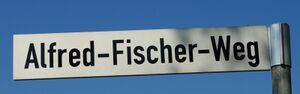 Straßenschild Alfred-Fischer-Weg