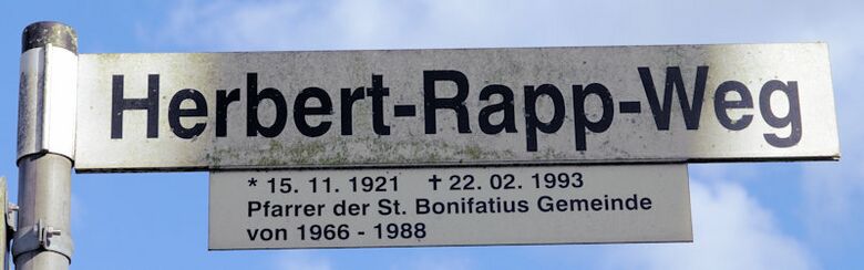 Straßenschild Herbert-Rapp-Weg
