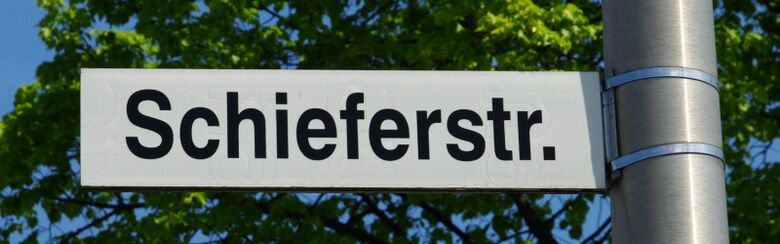 Straßenschild Schieferstraße