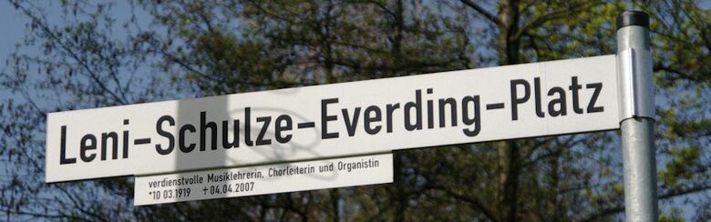 Straßenschild Leni-Schulze-Everding-Platz