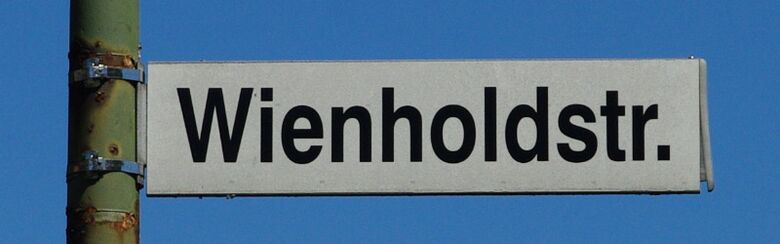 Straßenschild Wienholdstraße