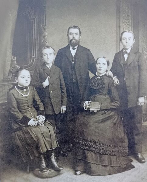 Datei:1885c Familie Heinrich Schürmann.jpg