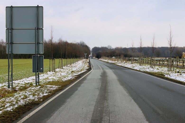 Im Zengerott an der Wambelner Straße Richtung Süddinker