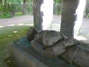 Ostenallee Soldatenehrenmal 06.jpg