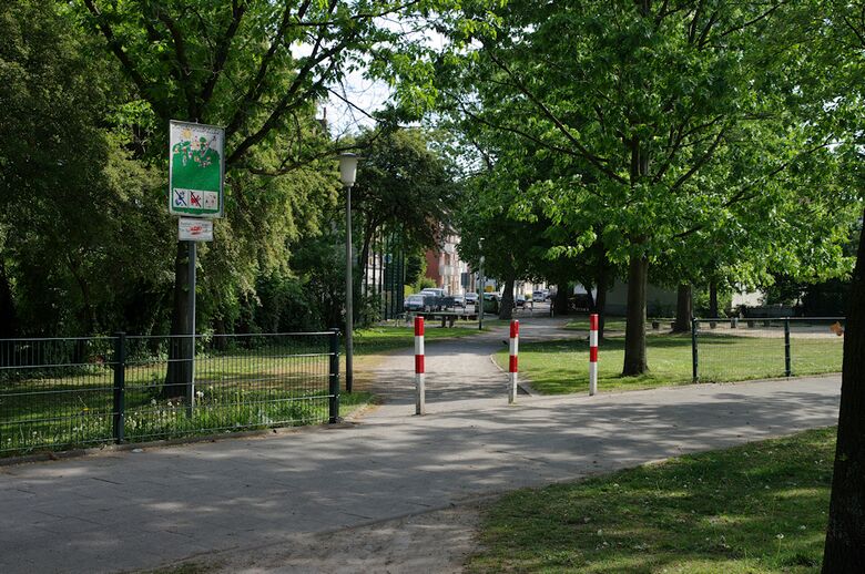 Weg-HM-a03 von der Hansastraße aus