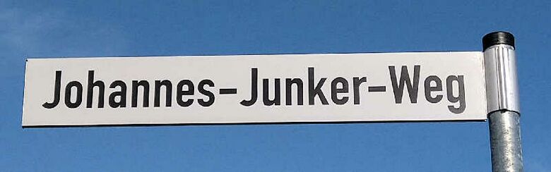 Straßenschild Johannes-Junker-Weg