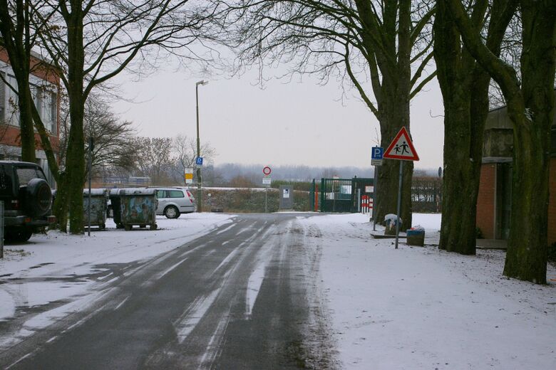 An der Schleuse von der Adenauerallee aus