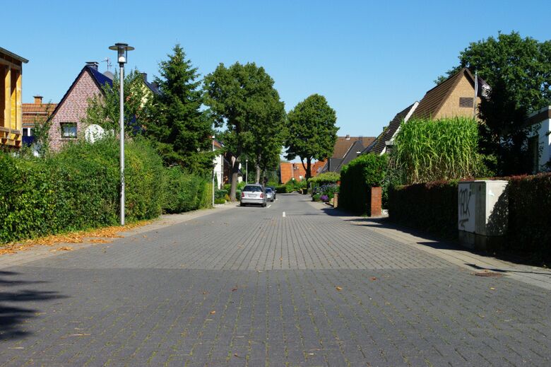 Otto-Hahn-Straße von der Heinrich-Brüning-Straße aus