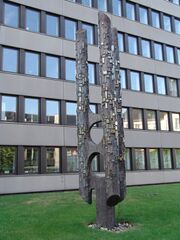 Arbeitsagentur Skulptur.jpg