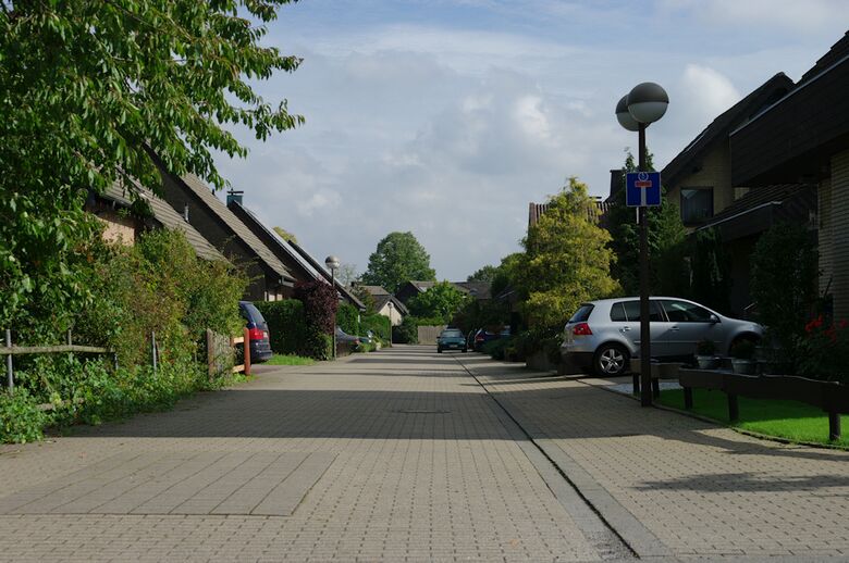 Graf-von-Hövel-Straße von der Erlenfeldstraße aus