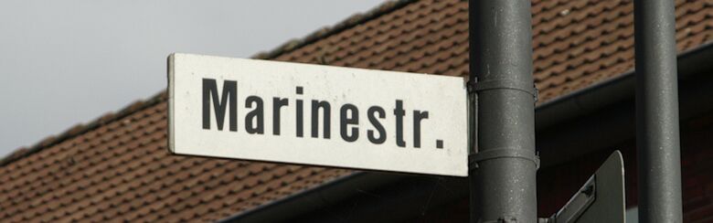 Straßenschild Marinestraße