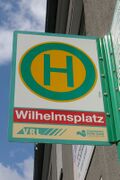 Haltestellenschild Wilhelmsplatz