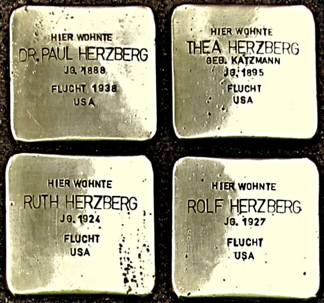 Datei:Stolpersteine Theodor-Heuss-Platz 4.JPG