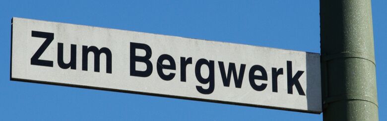 Straßenschild Zum Bergwerk