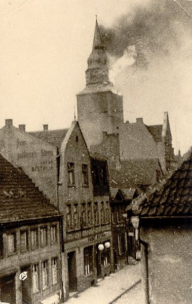 Datei:Pauluskirche brennend.jpg