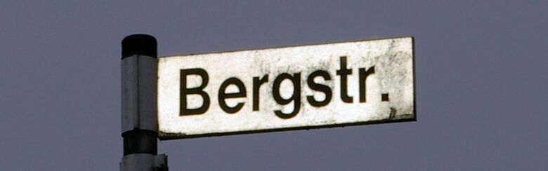 Straßenschild Bergstraße
