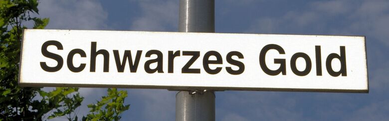 Straßenschild Schwarzes Gold