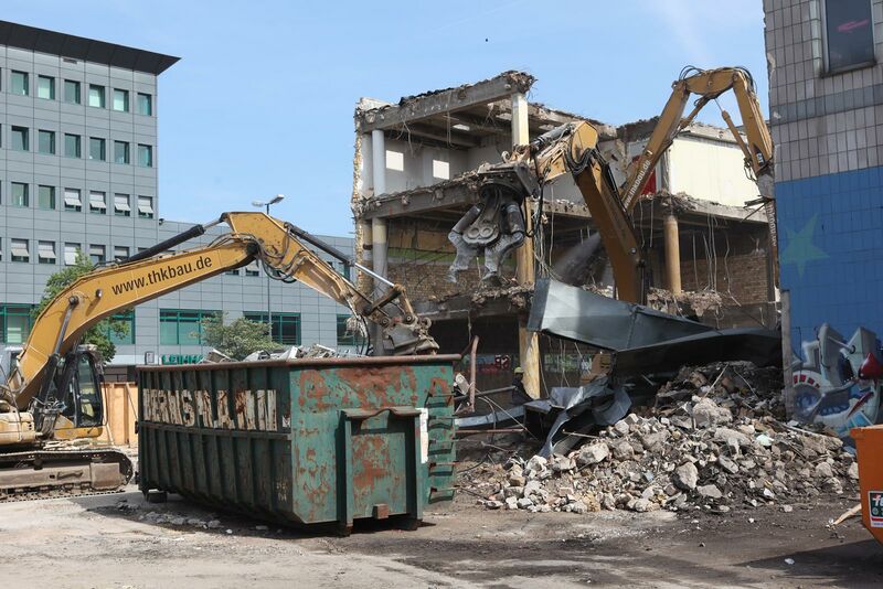 Datei:Kaufhalle Abriss 05 05 4.jpg