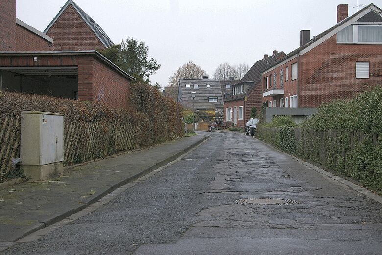 Kletterrosenweg von der Lilienstraße aus