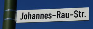 Straßenschild Johannes-Rau-Straße
