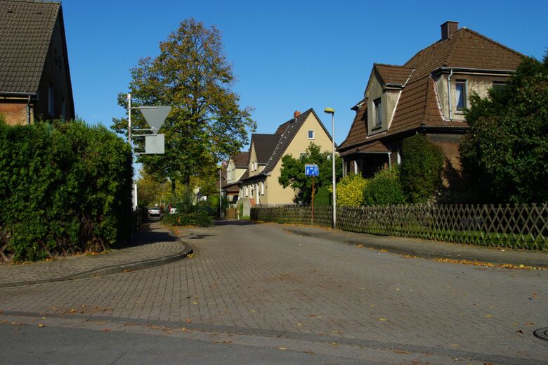 Ludwig-Isenbeck-Straße von der Juffernbuschstraße Richtung Holzkampweg
