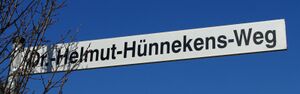 Straßenschild Dr.-Helmut-Hünnekens-Weg