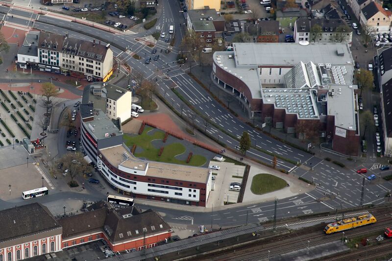 Datei:BundB Hotel Innenstadt 2015 Luftbild.jpg