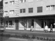 Schwanen Apotheke am Ostentor.jpg