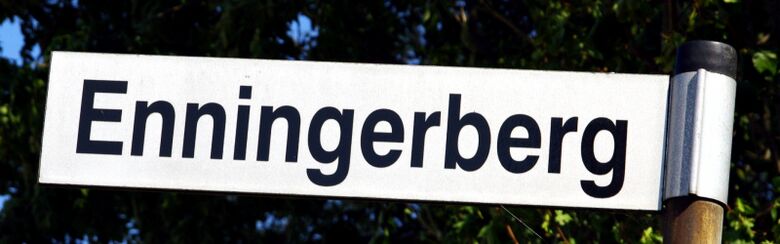 Straßenschild Ennigerberg